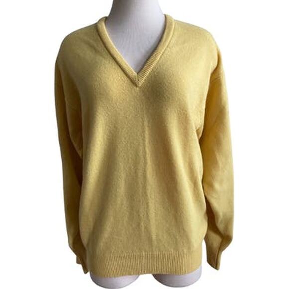 90s LYLE & SCOTT Yellow V-Neck 100% Wool Scottish Oversized Sweater - Picture 2 of 14